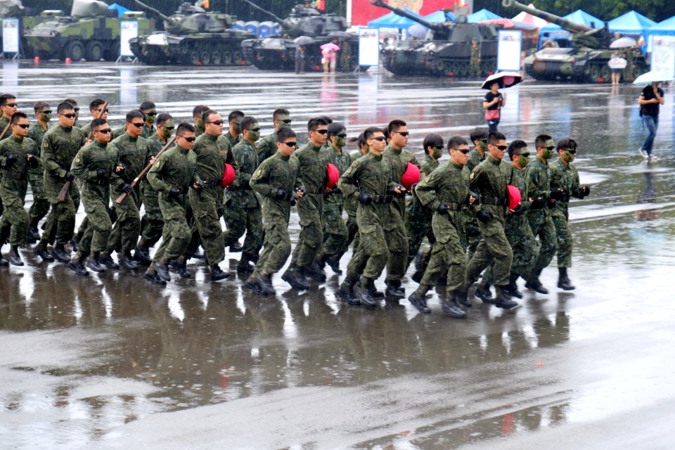 ROC Airborne Special Operations Forces Team Running into Chengkungling Grand Ground 20150606b