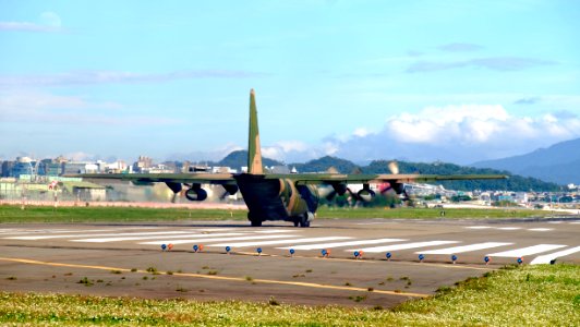 ROCAF C-130H 1304 Taking off from Songshan Air Force Base 20151222a