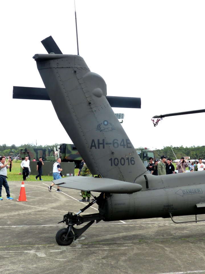 ROCA AH-64E 816 Tail Wing Close up 20140329