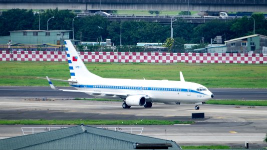 ROCAF Boeing 737-800 3701 Taxiing at Songshan Air Force Base 20160906c1