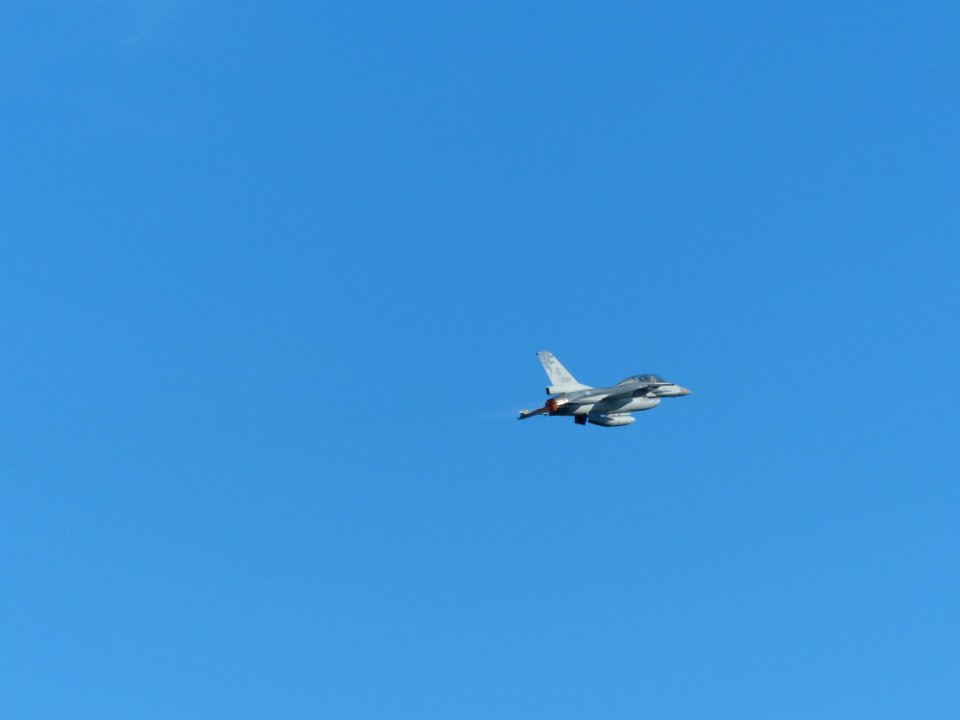 ROCAF F-16B 6826 Flight over Hualien Air Force Base 20170923