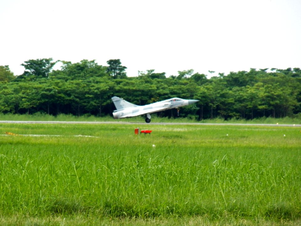 ROCAF Mirage 2000-5 2012 Touch Down Chiayi AFB Runway 20120811