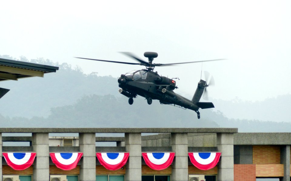 ROCA AH-64E 802 Landing down Hongchailin Camp 20161224