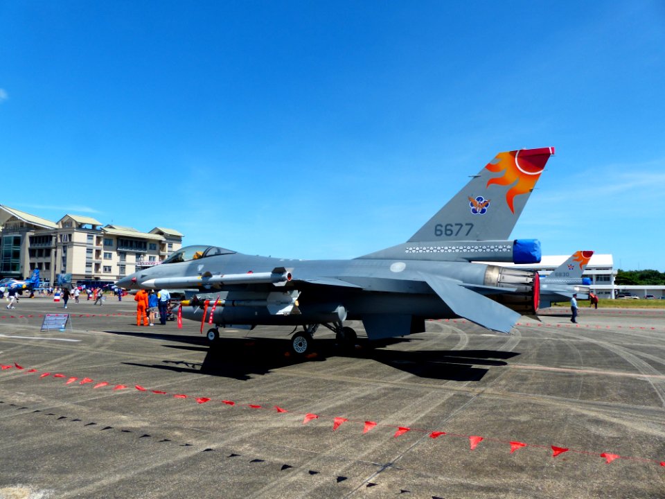ROCAF F-16A 6677 Display at Hualien AFB Apron 20170923La