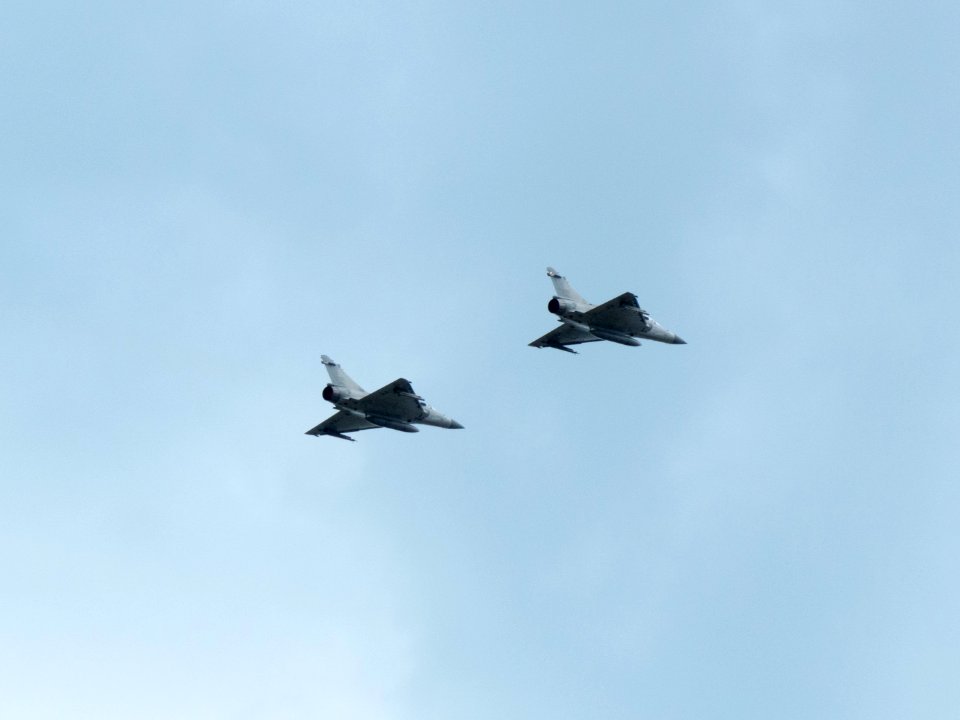 ROCAF Mirage 2000-5DI 2062 and 5EI 2031 Taking off from Hsinchu AFB 20151121b