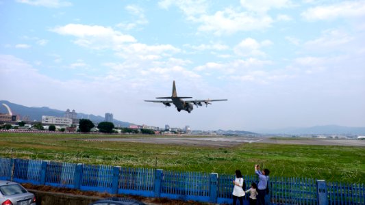 ROCAF C-130H 1308 on Final Approach at Songshan Air Force Base 20150221d