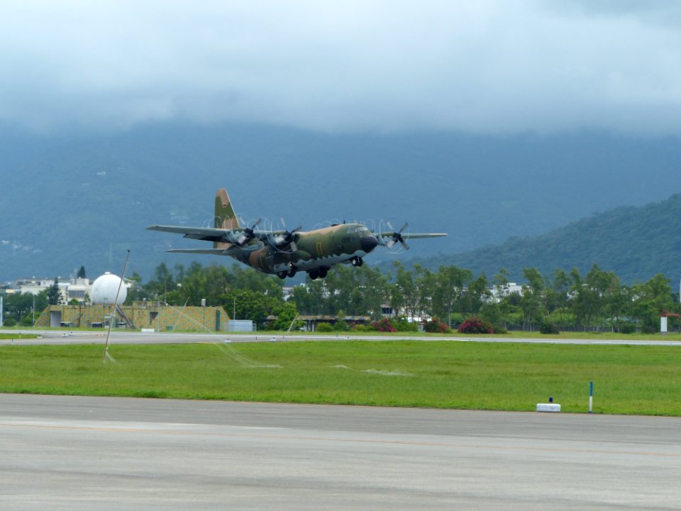 ROCAF C-130H 1319 Taking off from Hualien Air Force Base 20160813a
