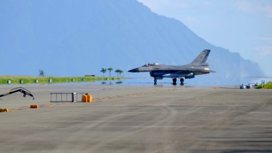 ROCAF F-16A 6693 Taxiing at Hualien Air Force Base 20170923a