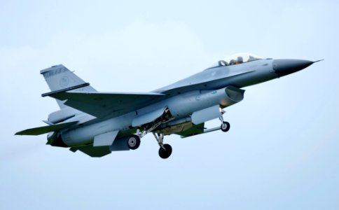 ROCAF F-16A 6623 Flight Demonstration in Ching Chuang Kang Air Force Base 20161126a