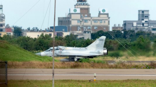 ROCAF Mirage 2000-5DI 2062 Taxiing at Hsinchu AFB 20151121