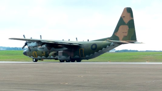 ROCAF C-130H 1318 Taxiing at Ching Chuang Kang Air Force Base 20140719e