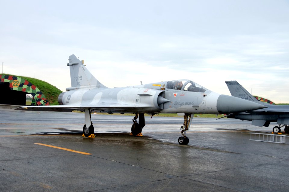 ROCAF Mirage 2000-5EI 2015 Parked at Apron of Hsinchu AFB after Flight Demonstration 20151121a