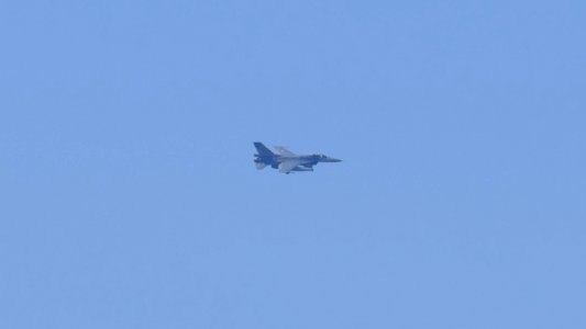 ROCAF F-16A 6688, 401st Tactical Composite Wing Flying Past Hualien City 20150704b