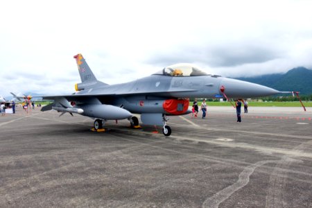ROCAF F-16A 6677 Display at Hualien AFB Apron 20160813Fa