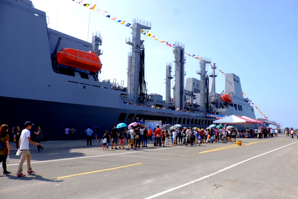 ROCN Panshi (AOE-532) Shipped at No.3 East Pier of Zuoying Naval Base 20151024b