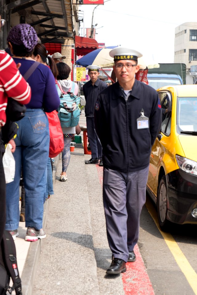 ROCN Sailors Watching Visitors Quene in TRA Keelung Station 20150316