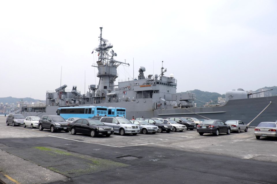 ROCN Lan Yang (FFG-935) Shipped at No.4 East Pier, Keelung Harbour 20150316b