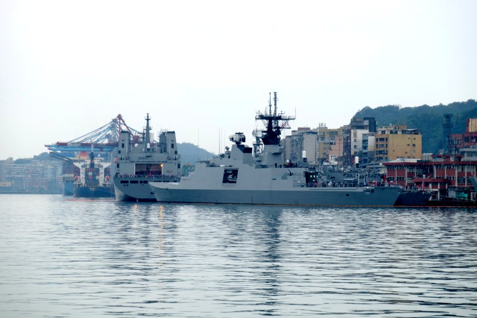 ROCN Training Squadron Shipped in Keelung Naval Pier 20170309a