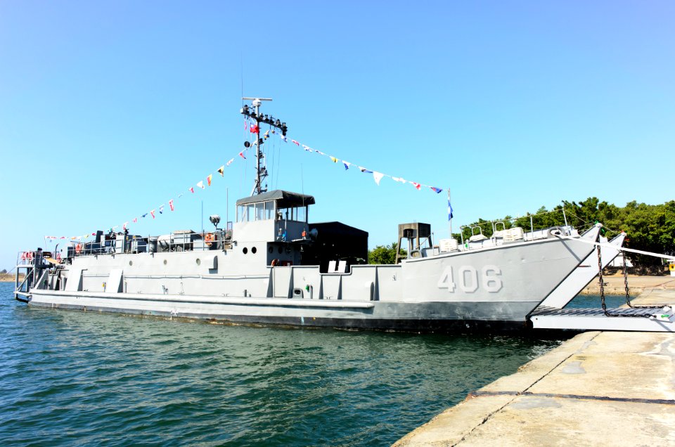 ROCN Ho Chao (LCU-406) Shipped in Dong Teng Pier, Zuoying Naval Base 20141123a