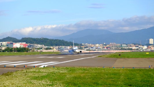 ROCAF Boeing 737-800 3701 Touch down Songshan Air Force Base Runway 20151222s