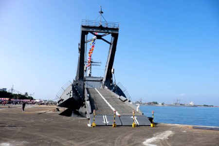 ROCN Chong Ping (LST-233) Open Head Front View 20141123a