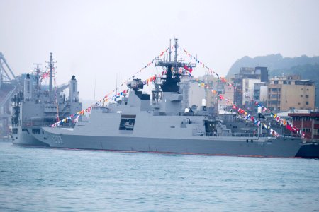 ROCN Si Ning (PFG-1203) Shipped in Keelung Naval Pier 20150316a