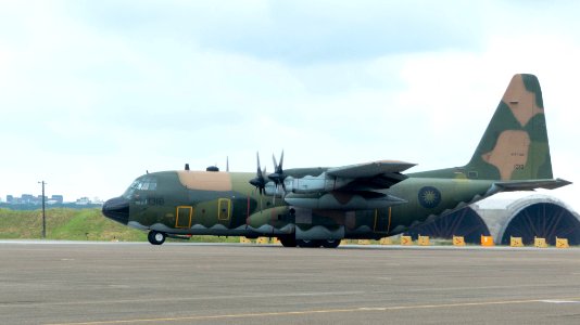 ROCAF C-130H 1318 Taxiing at Ching Chuang Kang Air Force Base 20140719c