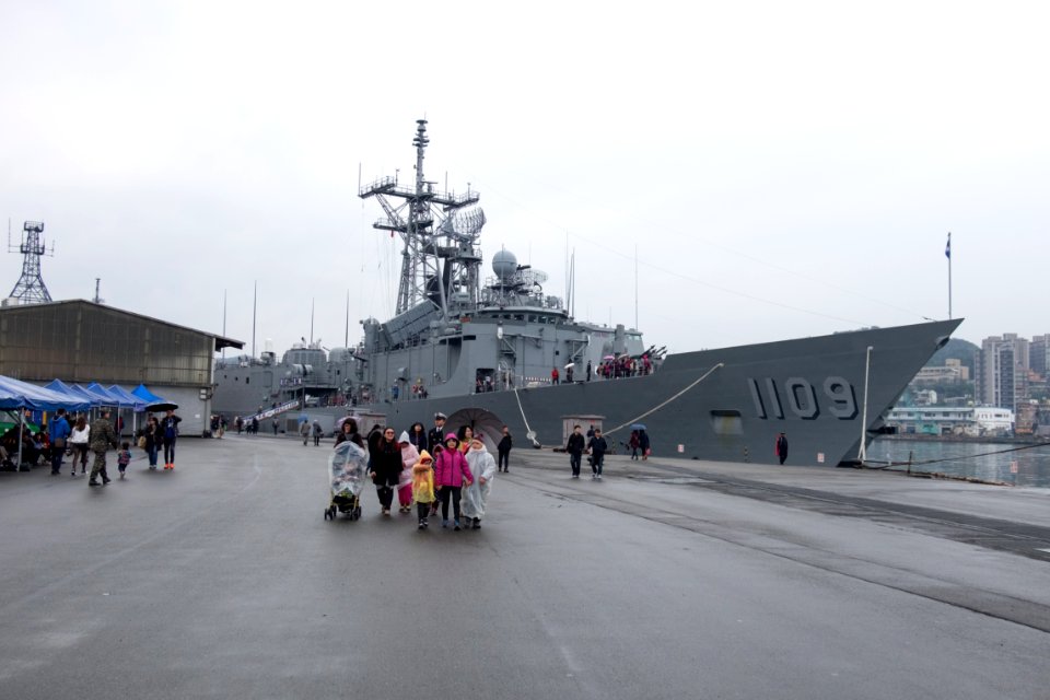 ROCN Chang Chien (PFG2-1109) Shipped at Keelung Naval Pier 20170309a