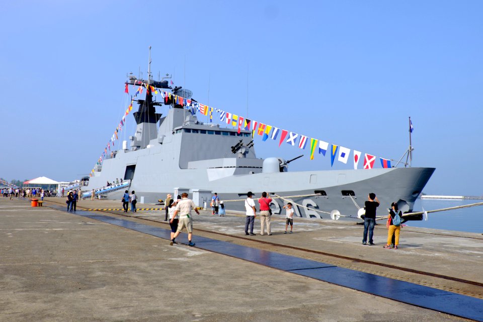 ROCN Di Hua (PFG-1206) Shipped at No.4 East Pier of Zuoying Naval Base 20151024