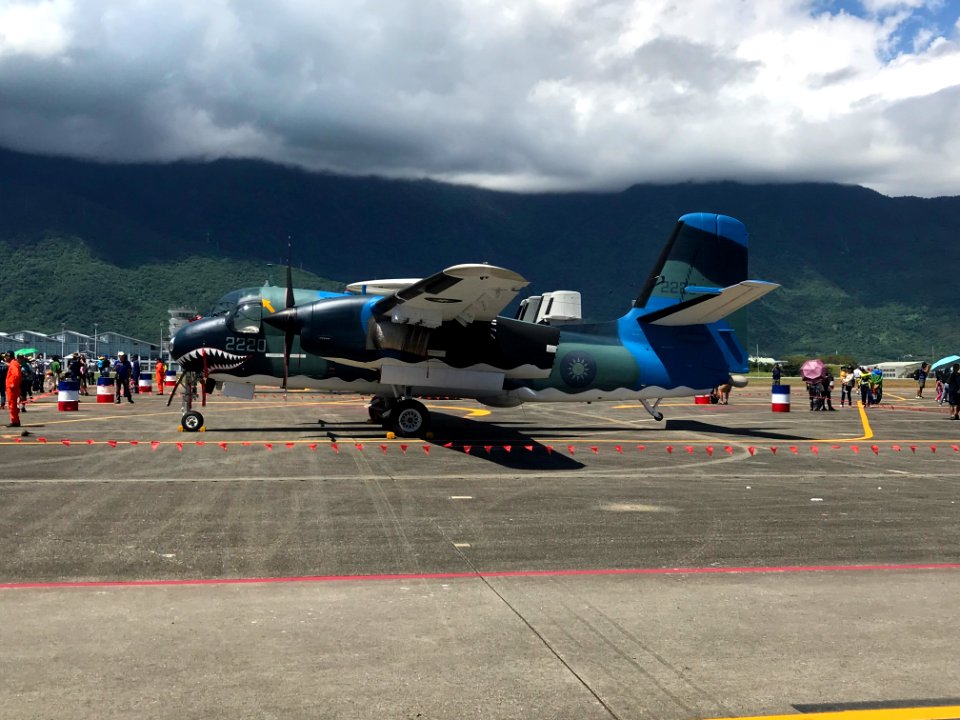 ROCAF S-2T 2220 Display at Hualien Air Force Base Apron 20170923ic