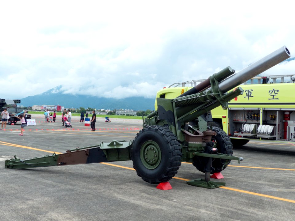 ROCA M114A1 155mm Howitzer Display at Hualien AFB Apron 20160813