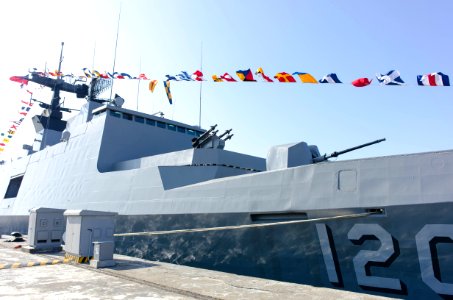 ROCN Wu Chang (PFG-1207) Shipped in No.5 East Pier, Zuoying Naval Base 20141123b
