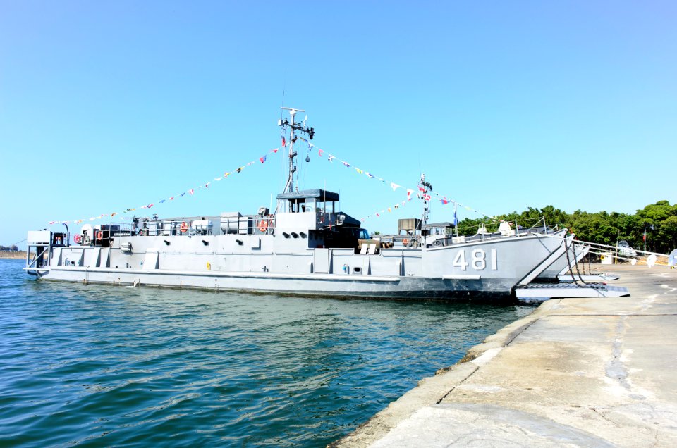 ROCN Ho Chion (LCU-481) Shipped in Dong Teng Pier, Zuoying Naval Base 20141123a