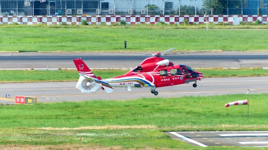 ROC NASC AS365 NA-101 Landing down Taipei Songshan Airport 20160821a