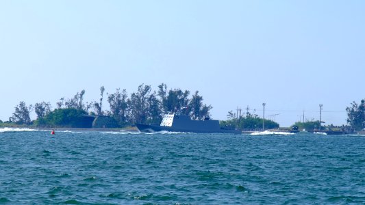ROCN FACG 88 Passing through Exercise Water in Afternoon 20161112a
