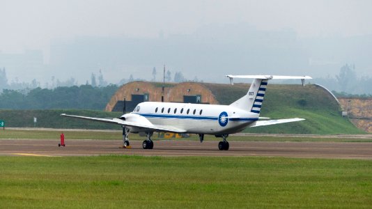 ROCAF Beechcraft 1900C 1907 at Ching Chuang Kang Air Force Base 20161126Lb
