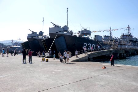 ROCN Chong Bang (LST-230) and Chong Shun (LST-208) Opened for Visitors in Zuoying Naval Base 20141123b