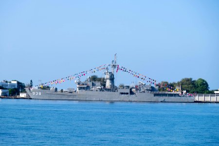 ROCN Ning Yang (FFG-938) with Other one Shipped in Zuoying Naval Base 20141123