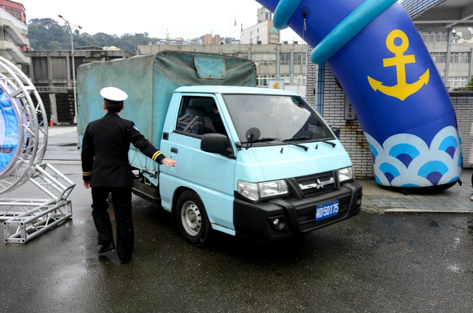 ROCN Mitsubishi Delica Truck entering Keelung Naval Pier 20170309a