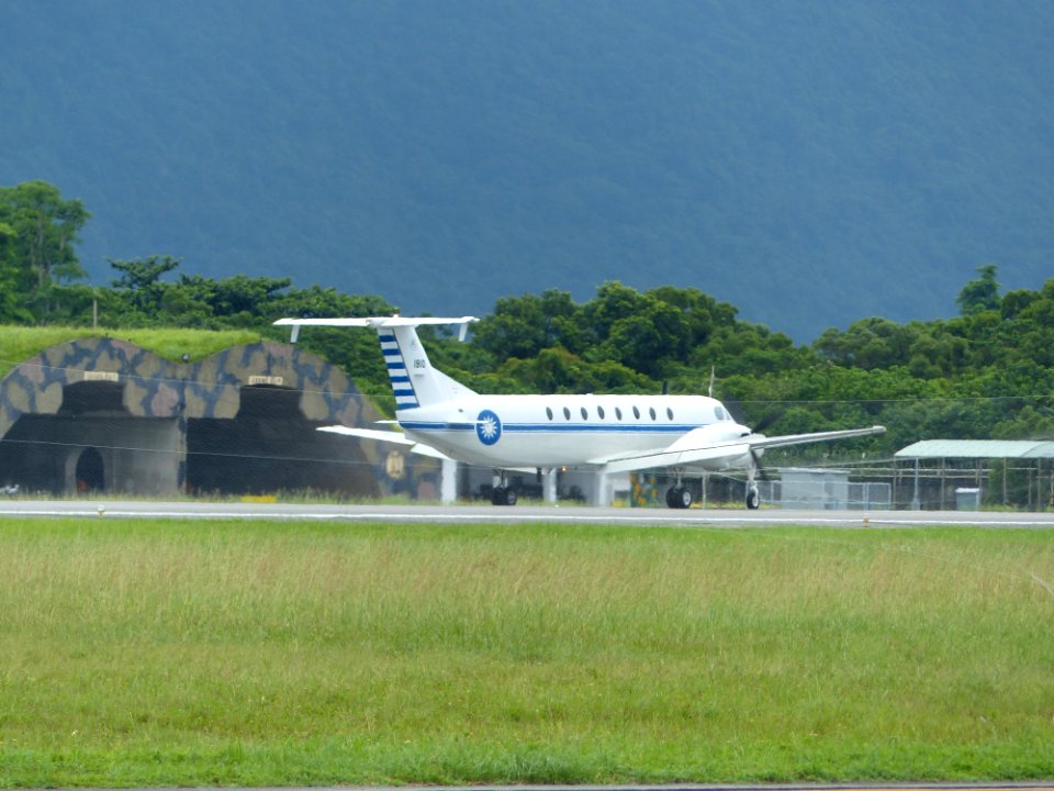 ROCAF Beechcraft 1900C 1910 Taxiing at Hualien Air Force Base 20160813b