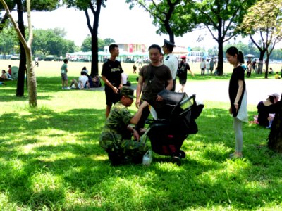 ROCA Soldier Waving Fan for Cold down Baby on Baby Car 20140531