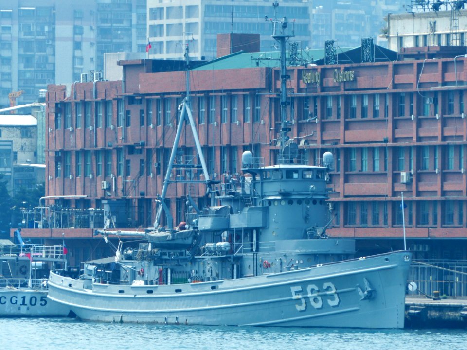 ROCN Da Tai (ATF-563) Shipped in Keelung Port 20140327