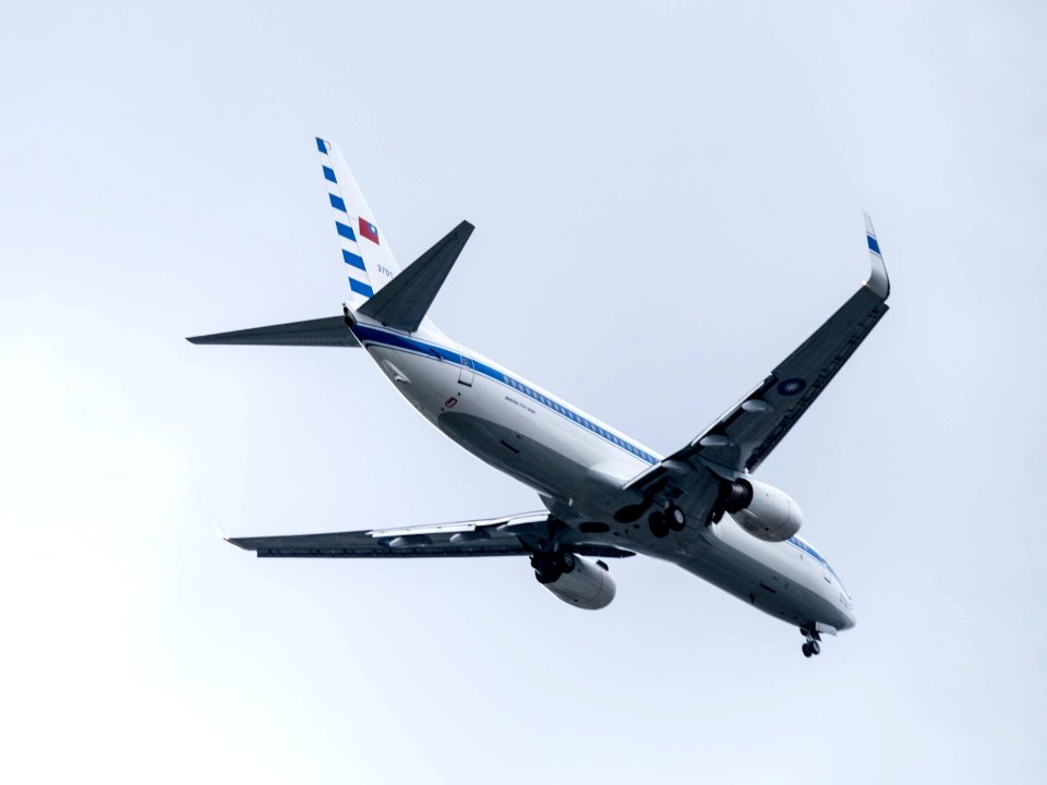 ROCAF Boeing 737-800 3701 on Final Approaching at Songshan Air Force Base 20150131a