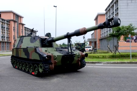 ROCA M109A2 Howitzer Display at Hongchailin Camp 20161224a