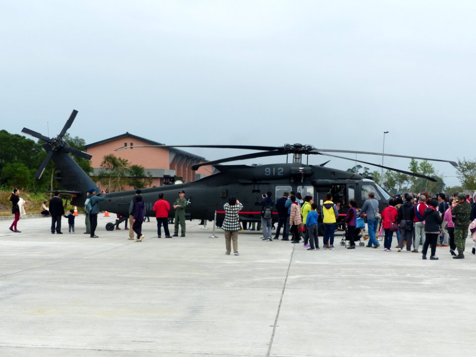 ROCA UH-60M 912 Display at Hongchailin Camp 20161224a