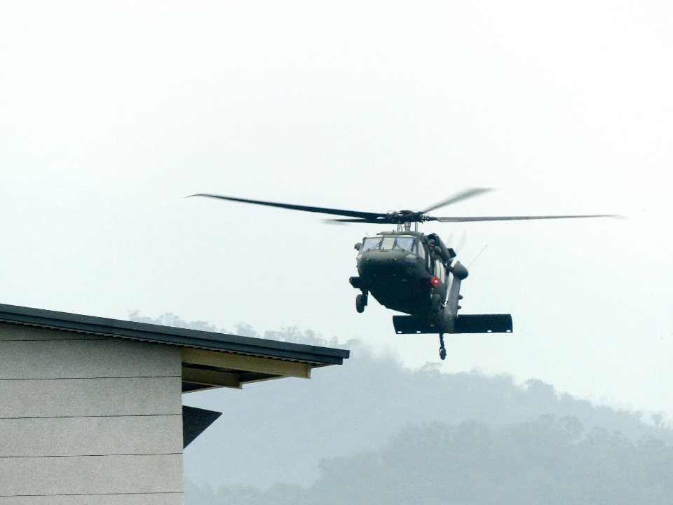 ROCA UH-60M 912 Landing down Hongchailin Camp 20161224