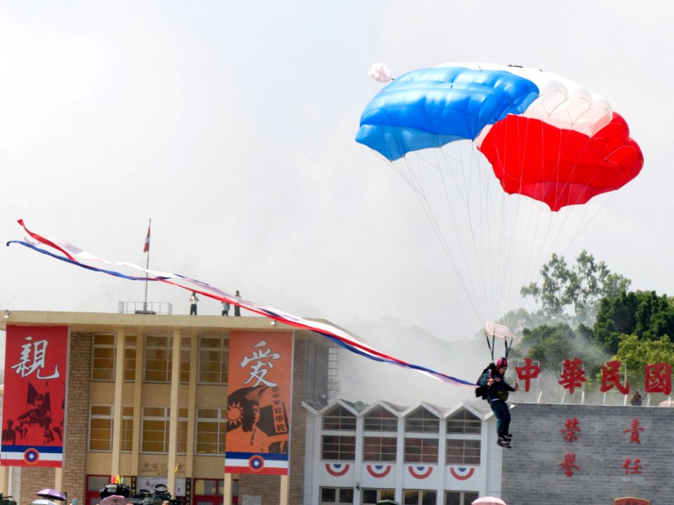 ROCA Dragon Team Crew Descending over Military Academy Ground 20140531k