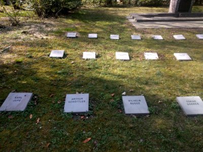 RevolutionsdenkmalNamenstafelnLinks
