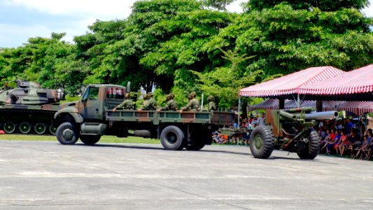 ROCA International 3.5ton 4WD Truck Towing M114 155mm Howitzer into Ground 20150704a