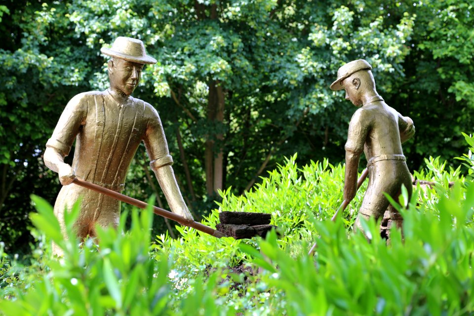 Recke Torfstecher und Sohn bei der Arbeit 05